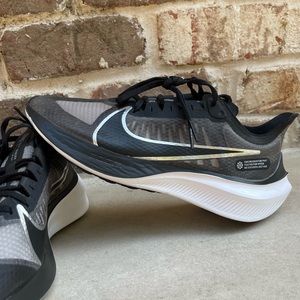 Nike | black and white Nike Zoom Gravity running shoes